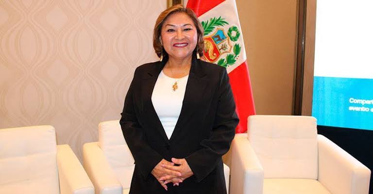 Cruz María Zeta Chunga en una actividad institucional